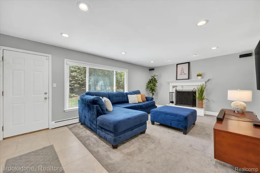 30261 Ardmore Drive Farmington Hills City MI 48334