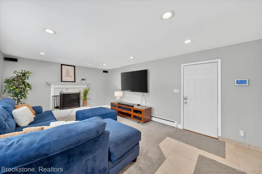 30261 Ardmore Drive Farmington Hills City MI 48334