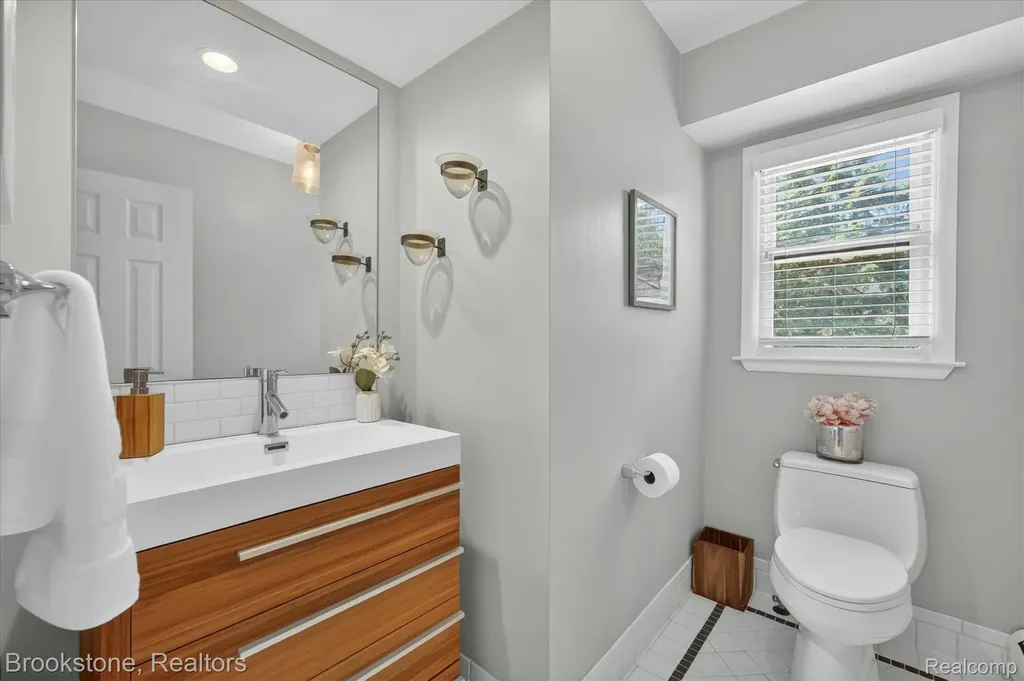 30261 Ardmore Drive Farmington Hills City MI 48334
