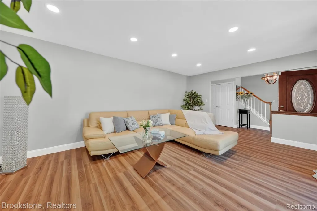 30261 Ardmore Drive Farmington Hills City MI 48334