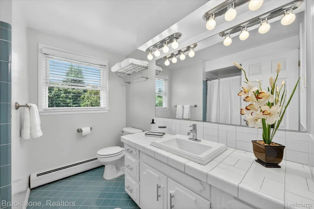30261 Ardmore Drive Farmington Hills City MI 48334