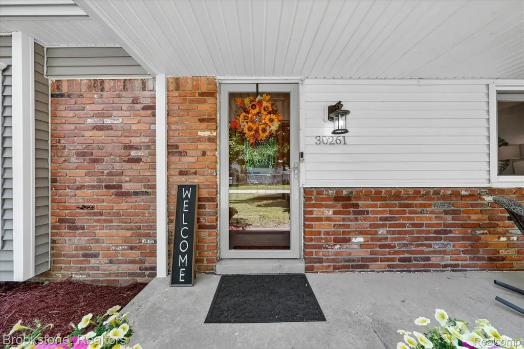 30261 Ardmore Drive Farmington Hills City MI 48334