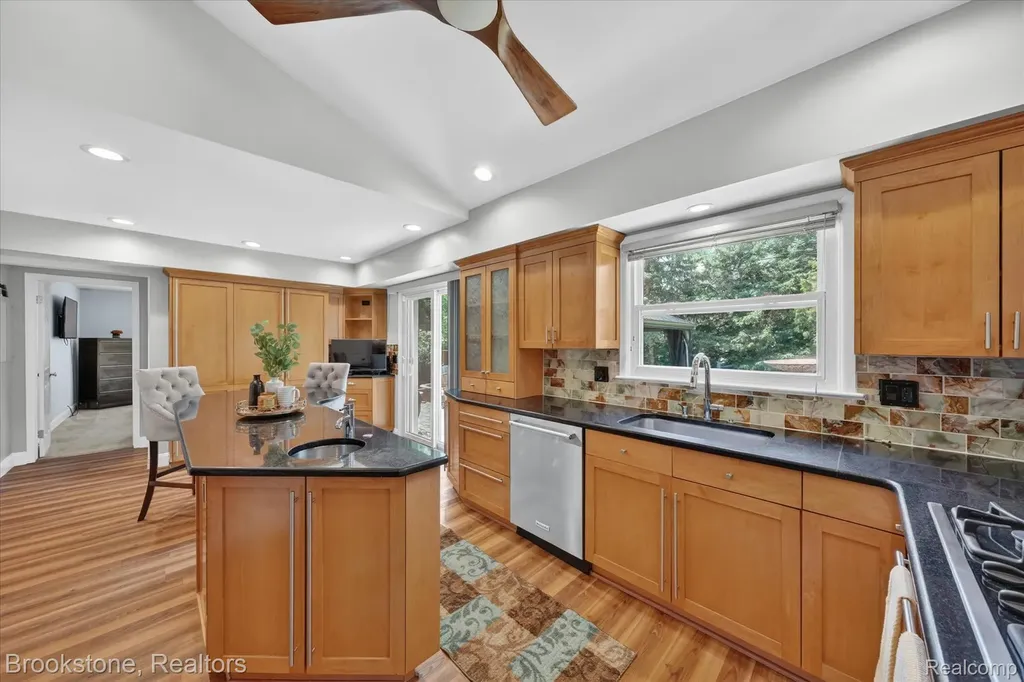 30261 Ardmore Drive Farmington Hills City MI 48334