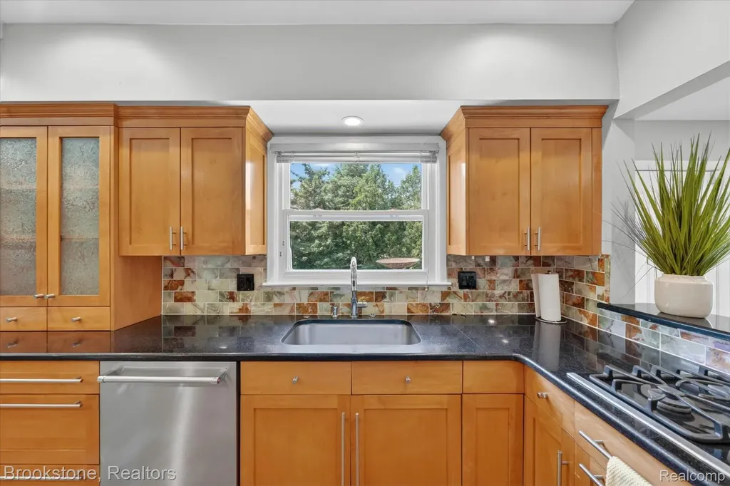 30261 Ardmore Drive Farmington Hills City MI 48334