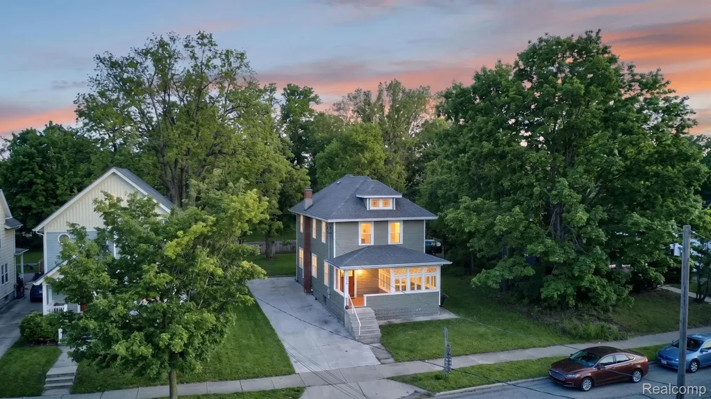 925 W Kalamazoo Street Lansing City MI 48915