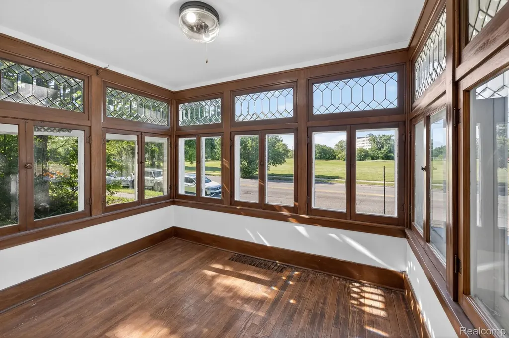 925 W Kalamazoo Street Lansing City MI 48915
