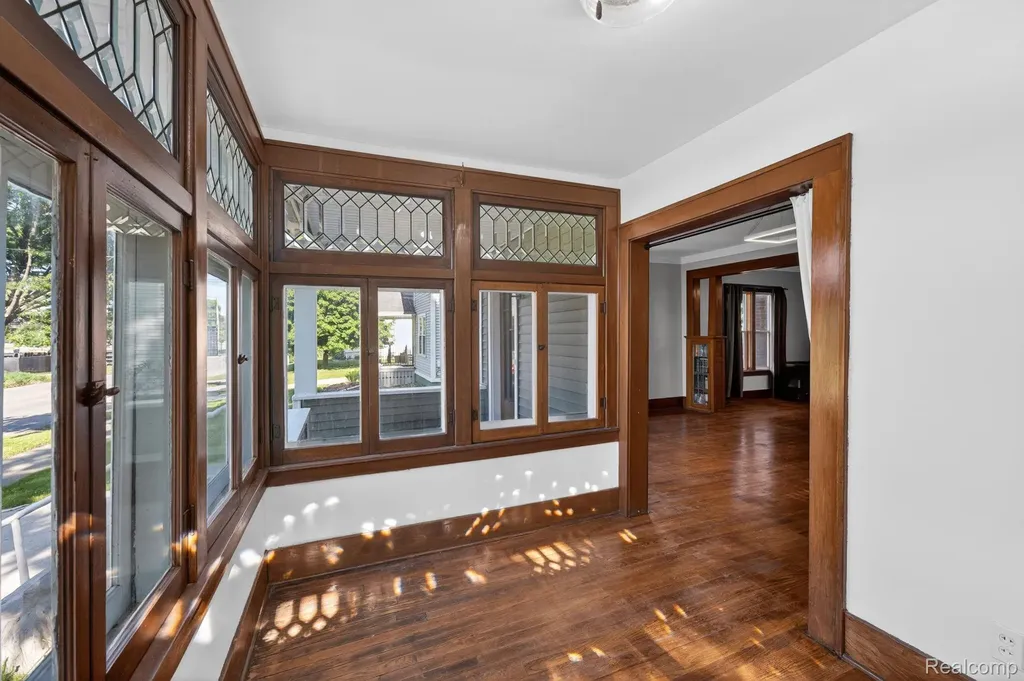 925 W Kalamazoo Street Lansing City MI 48915