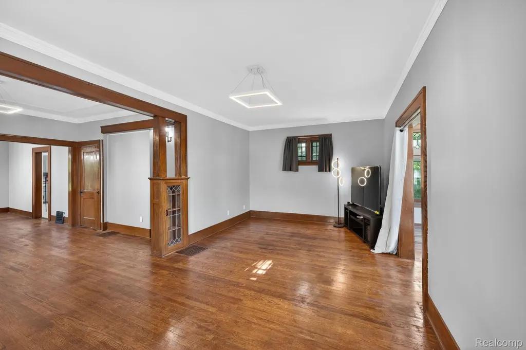 925 W Kalamazoo Street Lansing City MI 48915
