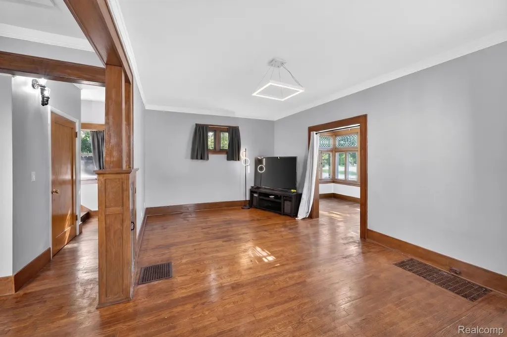 925 W Kalamazoo Street Lansing City MI 48915