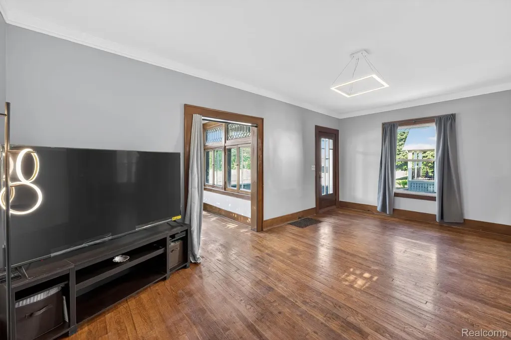 925 W Kalamazoo Street Lansing City MI 48915