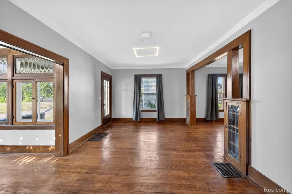 925 W Kalamazoo Street Lansing City MI 48915
