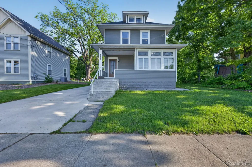 925 W Kalamazoo Street Lansing City MI 48915
