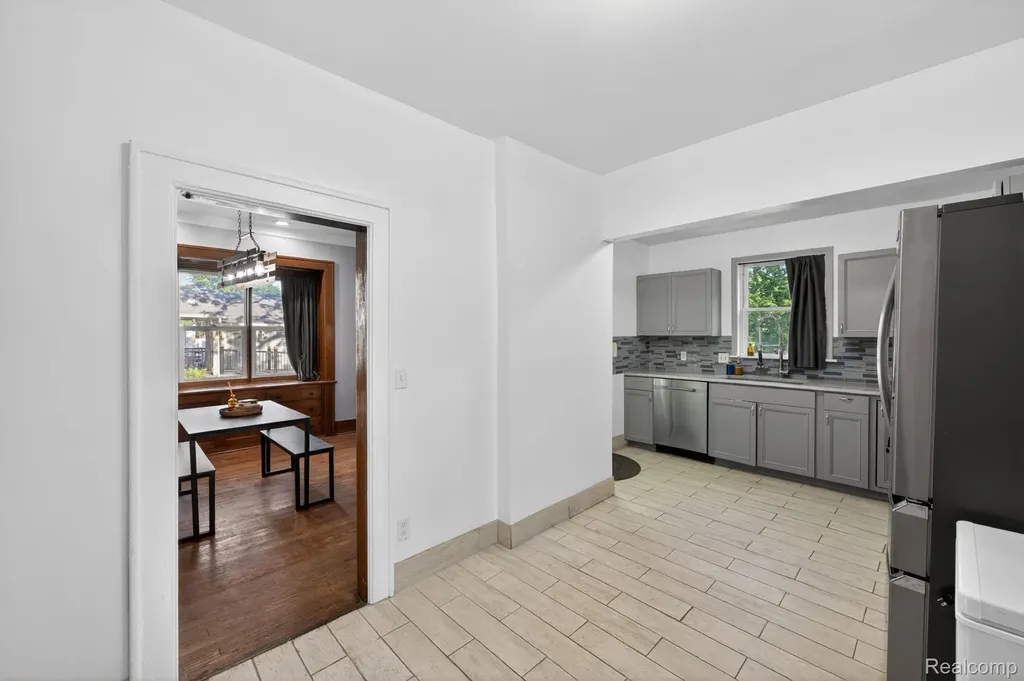 925 W Kalamazoo Street Lansing City MI 48915