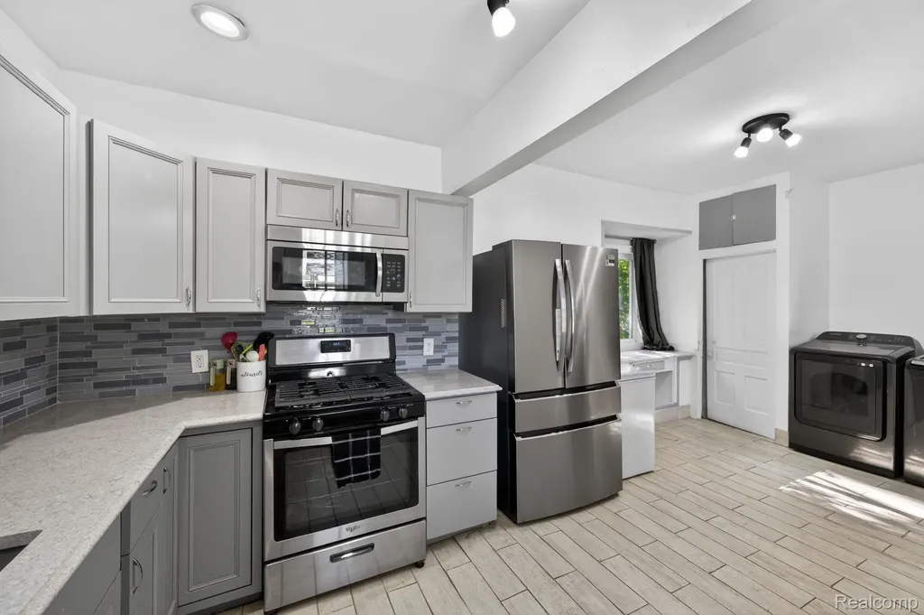 925 W Kalamazoo Street Lansing City MI 48915