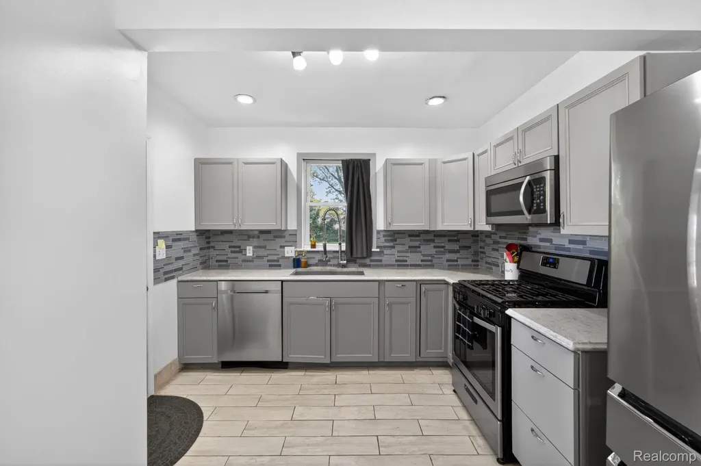 925 W Kalamazoo Street Lansing City MI 48915