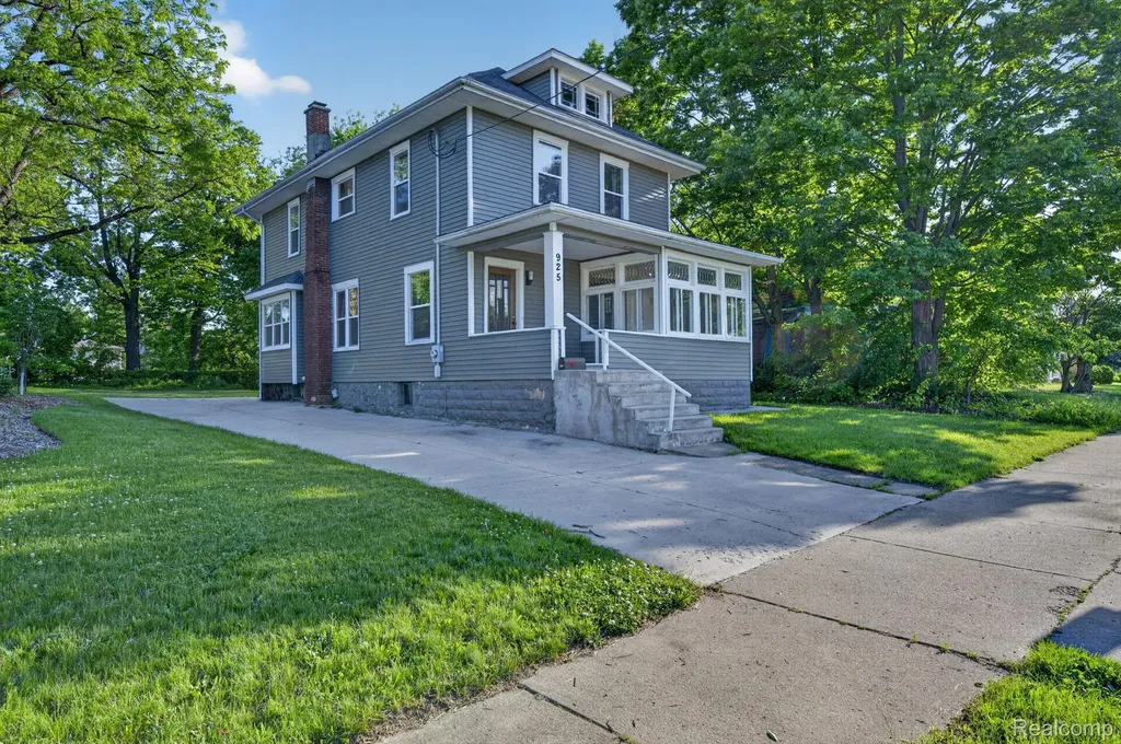 925 W Kalamazoo Street Lansing City MI 48915