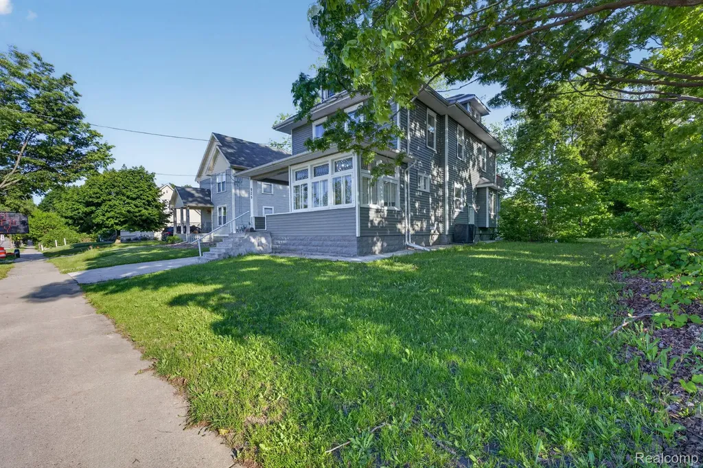 925 W Kalamazoo Street Lansing City MI 48915
