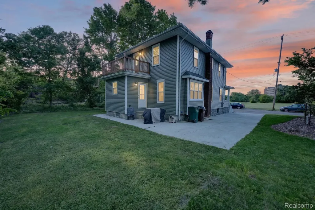 925 W Kalamazoo Street Lansing City MI 48915