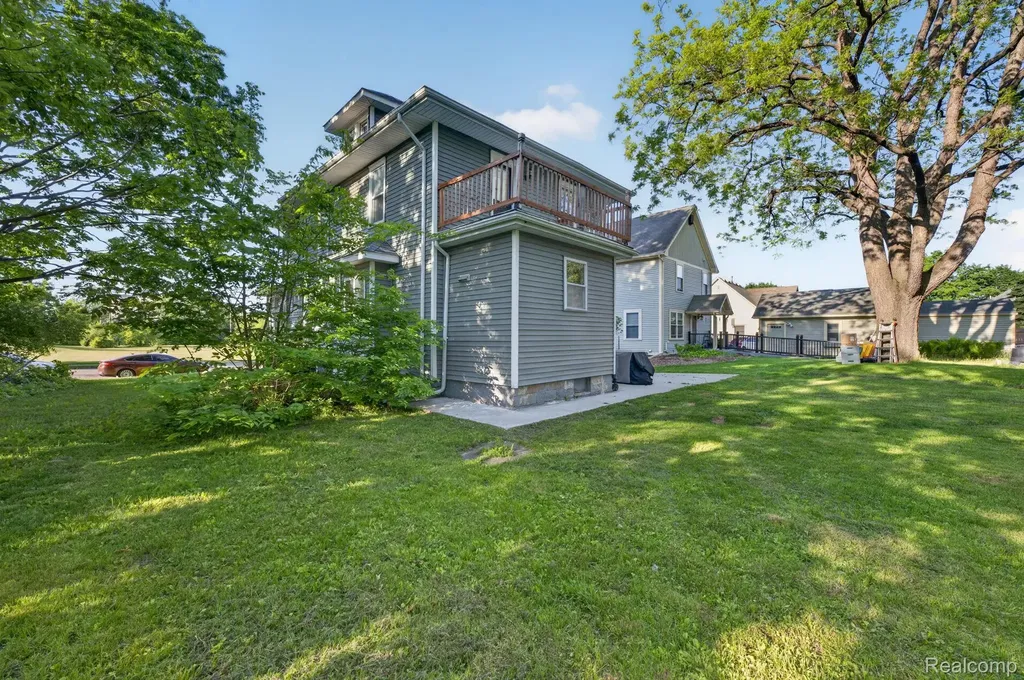 925 W Kalamazoo Street Lansing City MI 48915