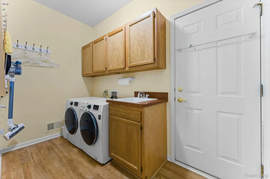 48523 Oak Bridge Drive Canton Charter Township MI 48188