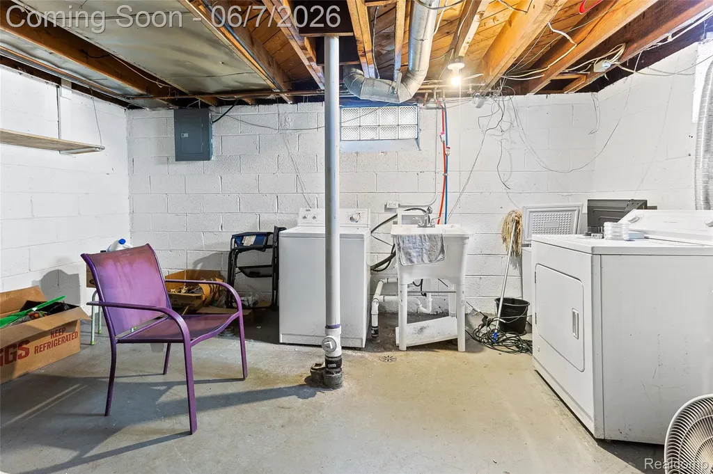 18697 Schaefer Highway E Detroit City MI 48235