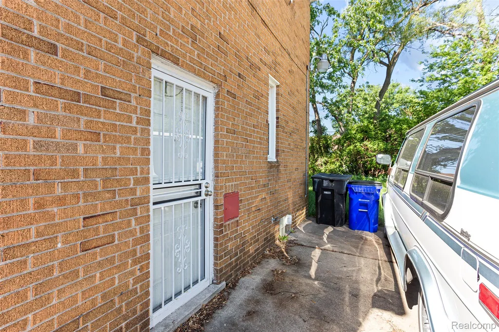 18697 Schaefer Highway E Detroit City MI 48235