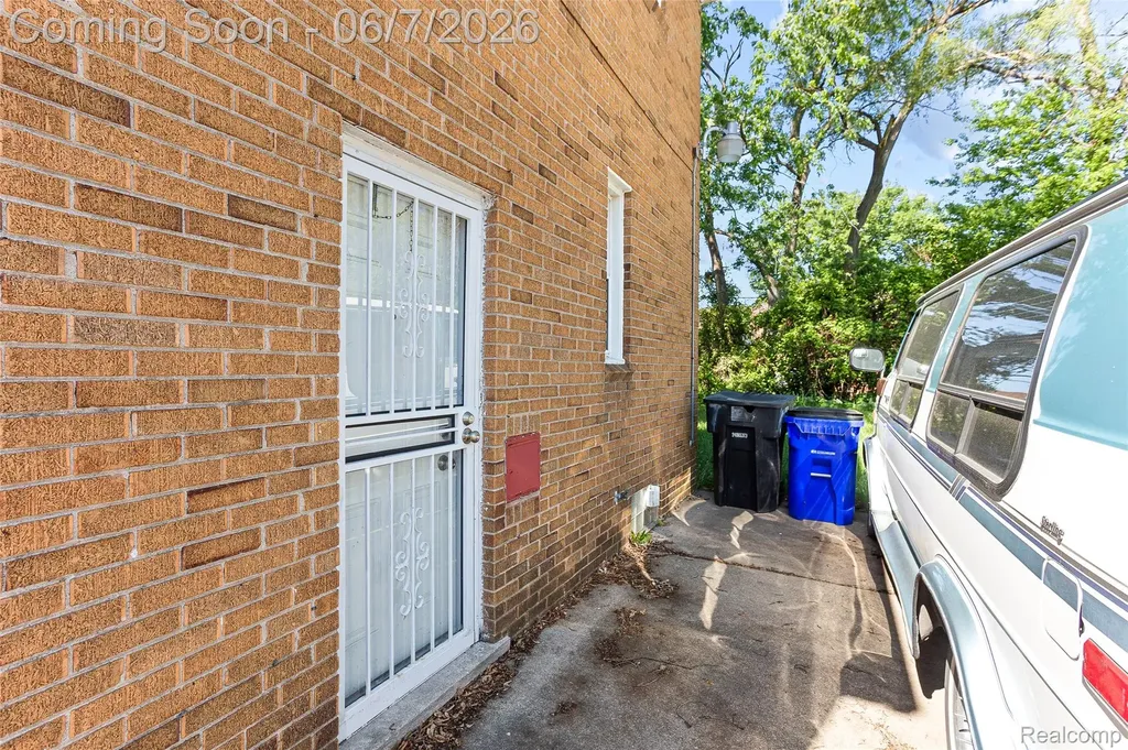 18697 Schaefer Highway E Detroit City MI 48235