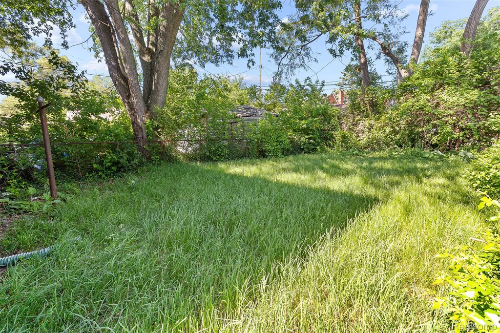 18697 Schaefer Highway E Detroit City MI 48235