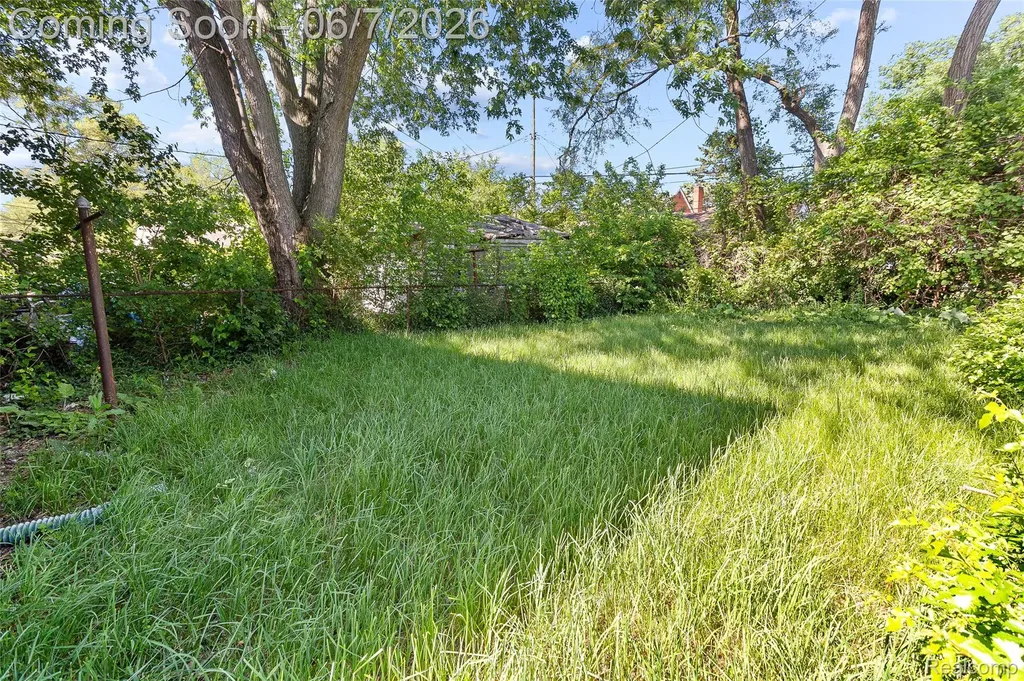 18697 Schaefer Highway E Detroit City MI 48235