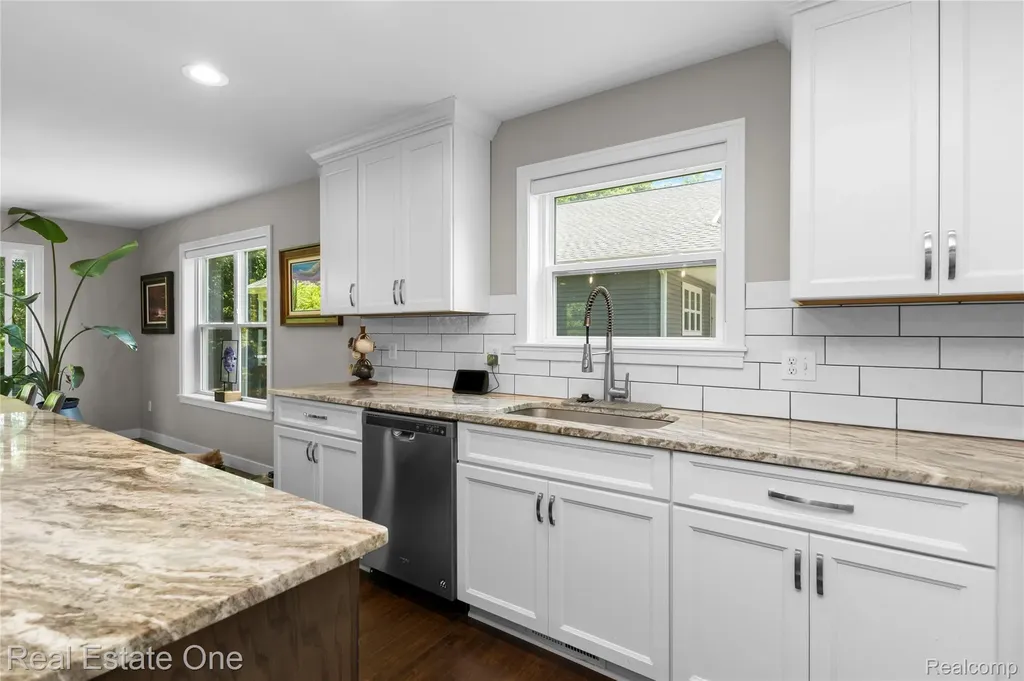 3259 Rush Lake Road Hamburg Township MI 48169