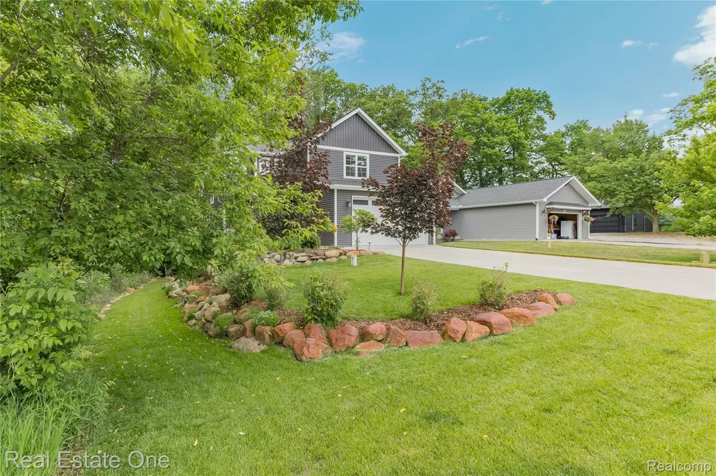 3259 Rush Lake Road Hamburg Township MI 48169