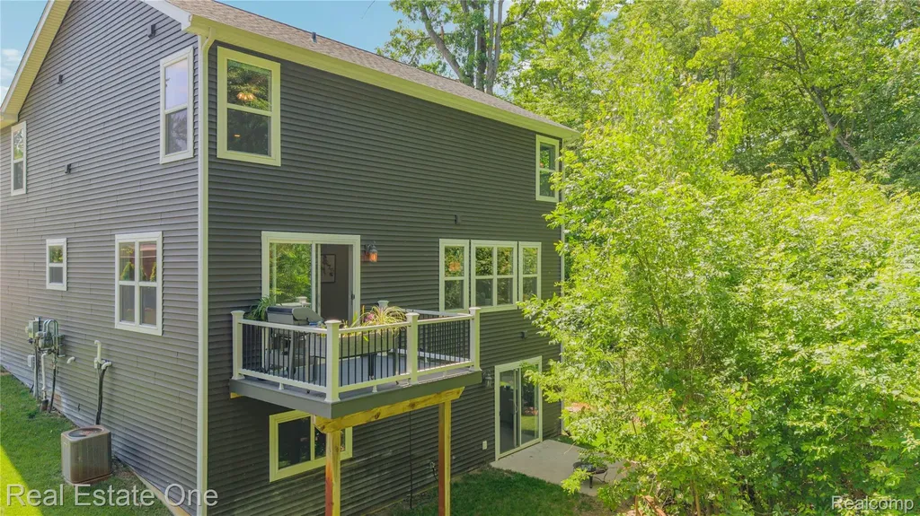 3259 Rush Lake Road Hamburg Township MI 48169