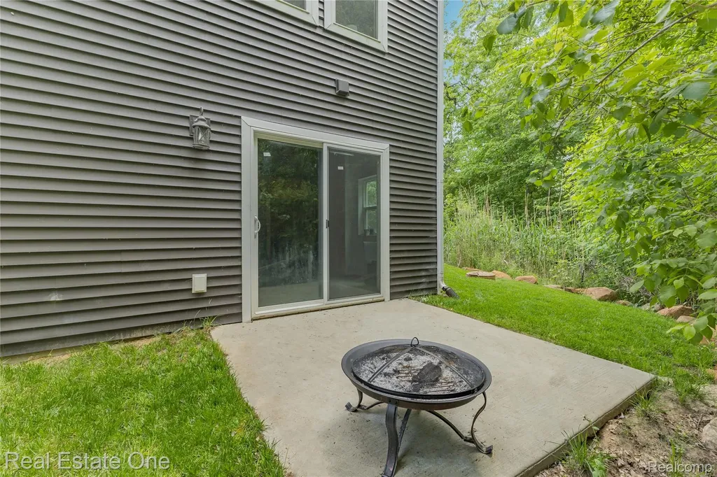 3259 Rush Lake Road Hamburg Township MI 48169