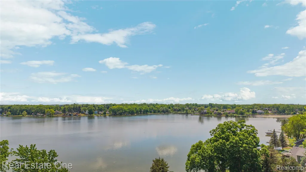 3259 Rush Lake Road Hamburg Township MI 48169