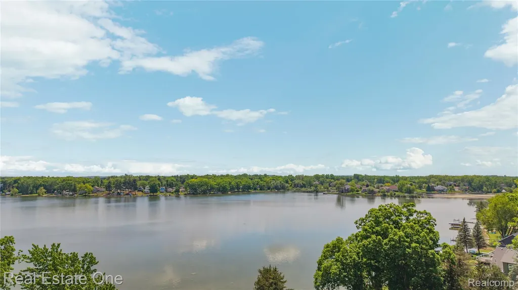 3259 Rush Lake Road Hamburg Township MI 48169