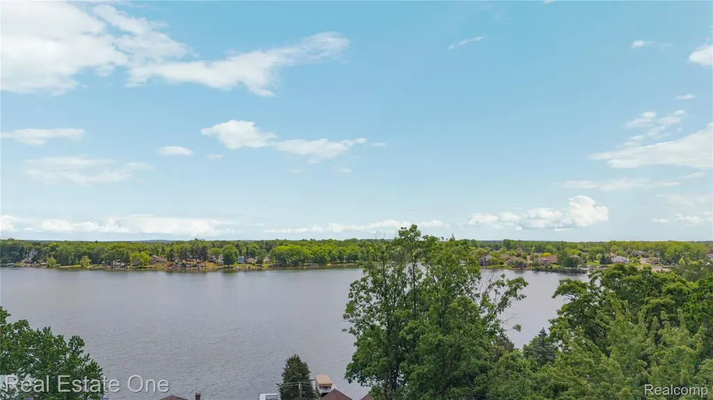 3259 Rush Lake Road Hamburg Township MI 48169