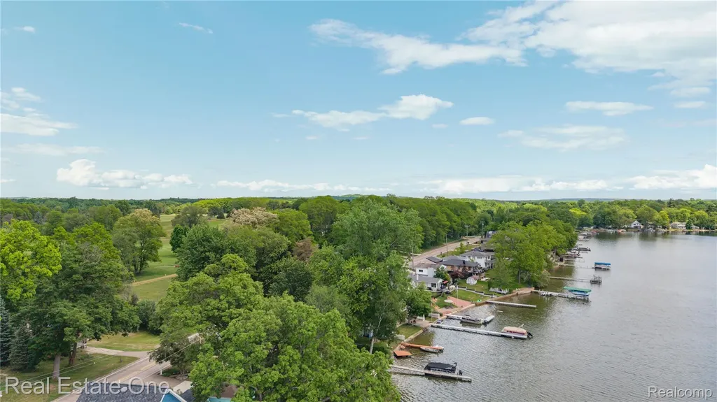 3259 Rush Lake Road Hamburg Township MI 48169