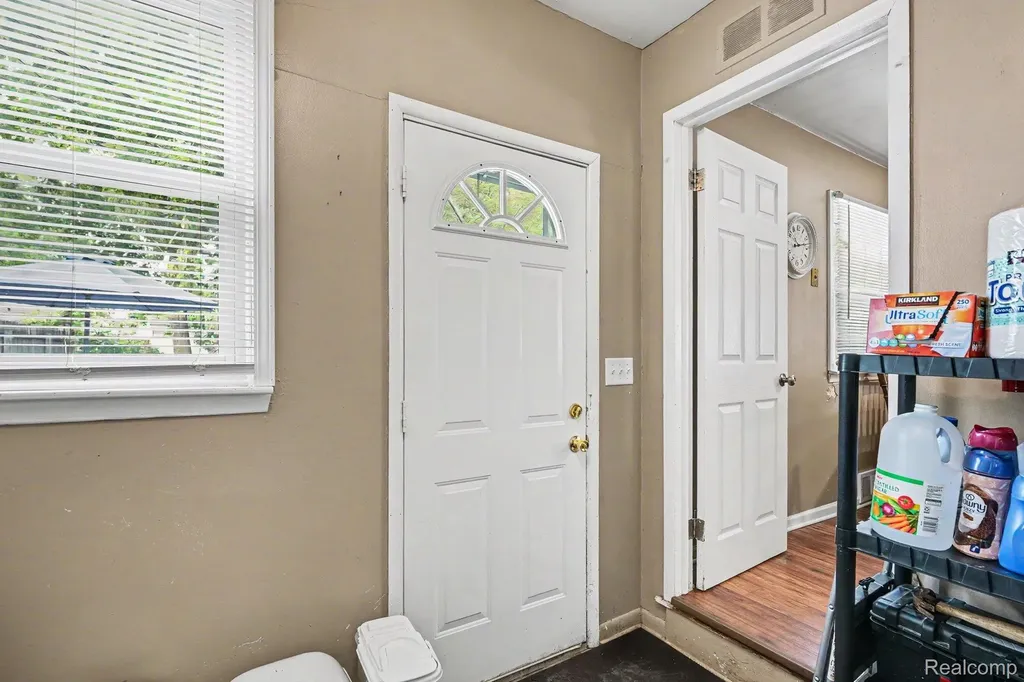 17623 Tennyson Street Roseville City MI 48066