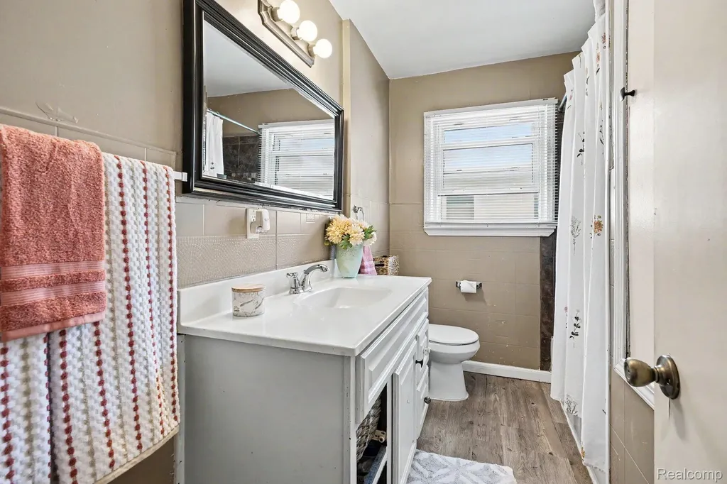17623 Tennyson Street Roseville City MI 48066