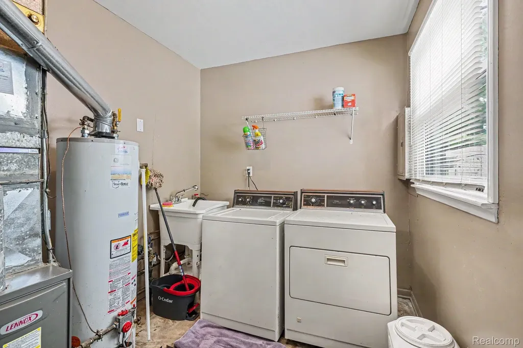 17623 Tennyson Street Roseville City MI 48066