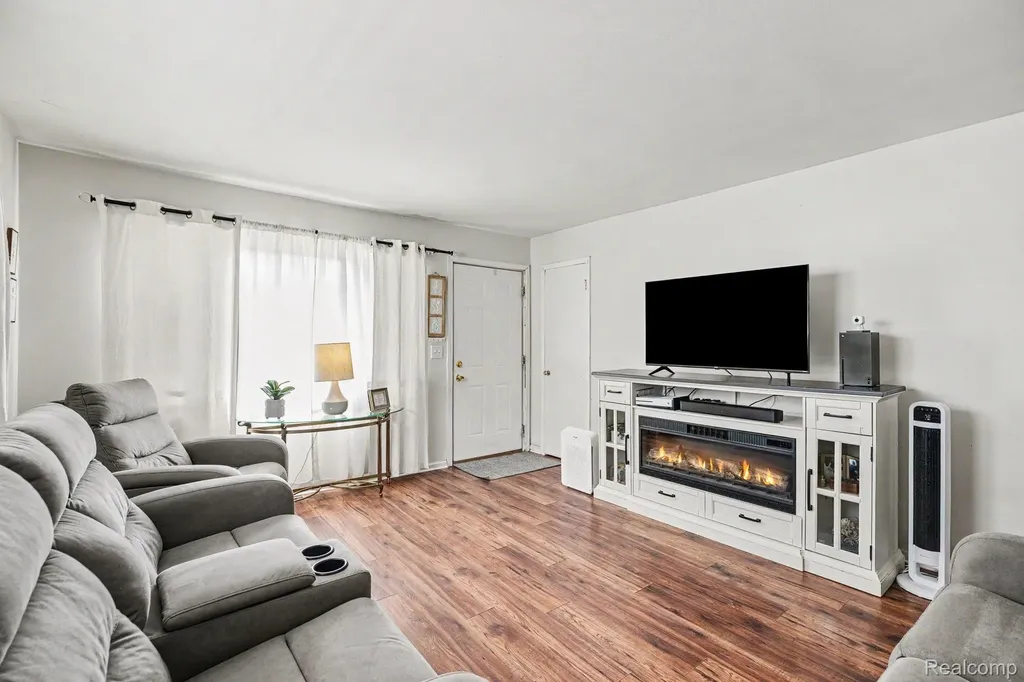 17623 Tennyson Street Roseville City MI 48066