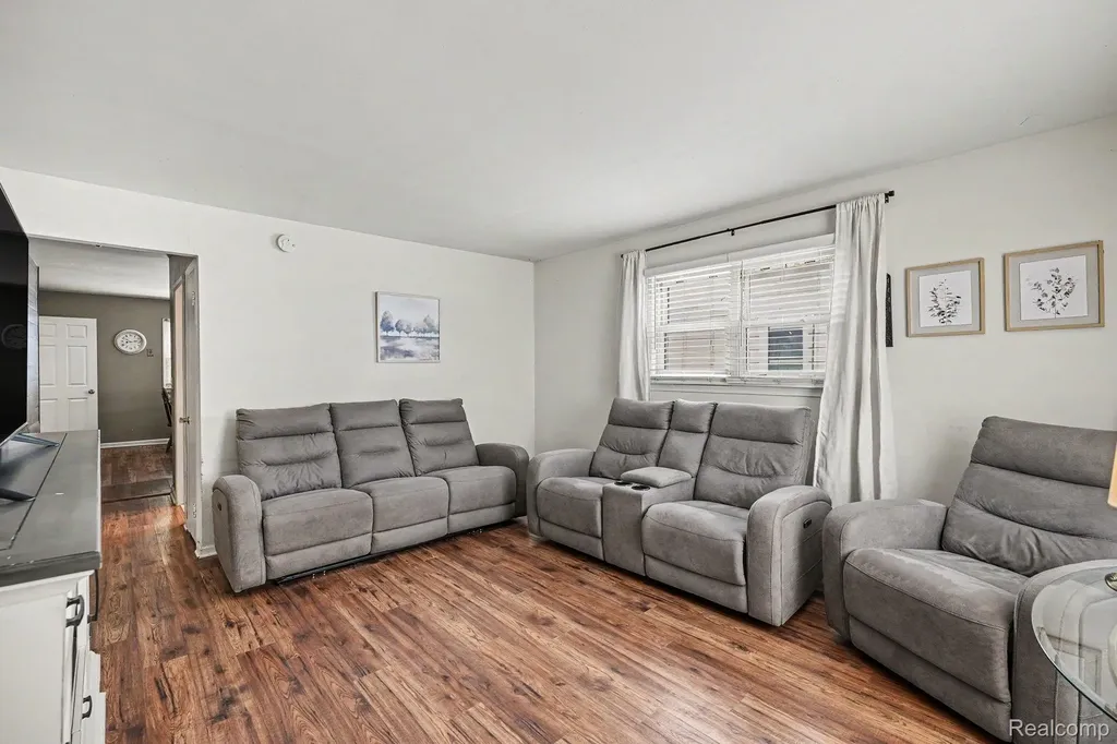 17623 Tennyson Street Roseville City MI 48066