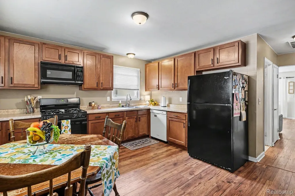 17623 Tennyson Street Roseville City MI 48066