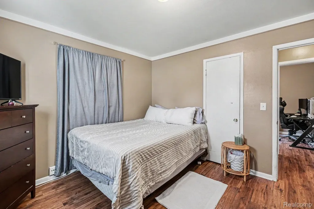 17623 Tennyson Street Roseville City MI 48066