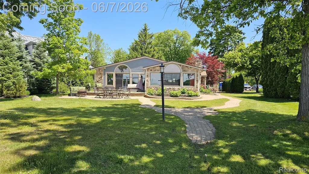 10202 Buhl Hamburg Township MI 48169