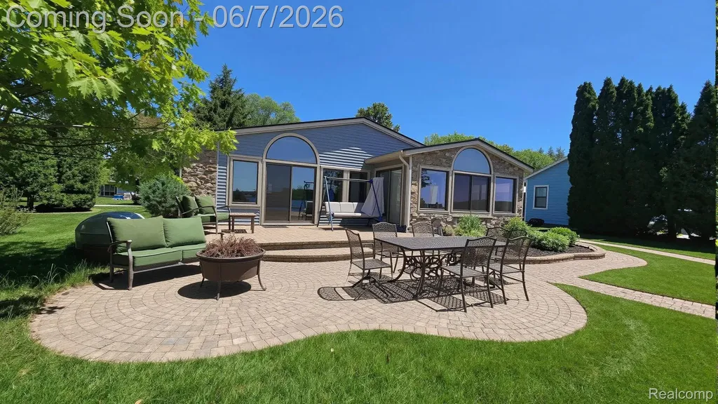 10202 Buhl Hamburg Township MI 48169