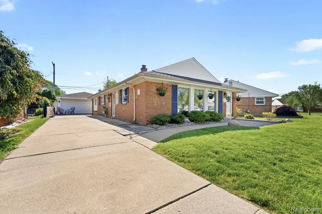 18271 Marsha Street Riverview City MI 48193