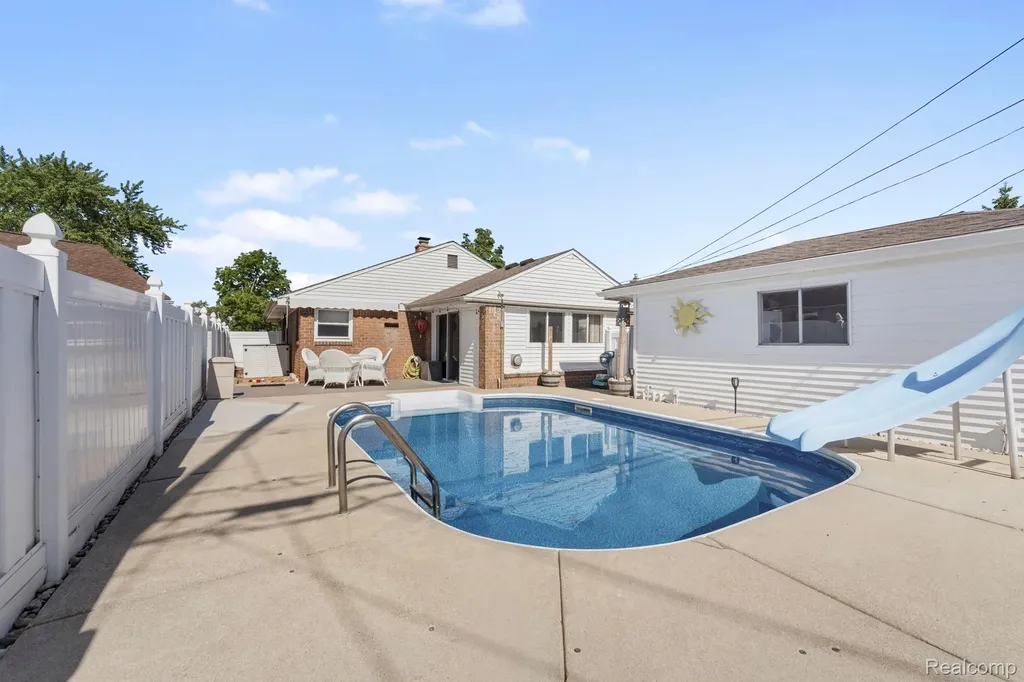 18271 Marsha Street Riverview City MI 48193
