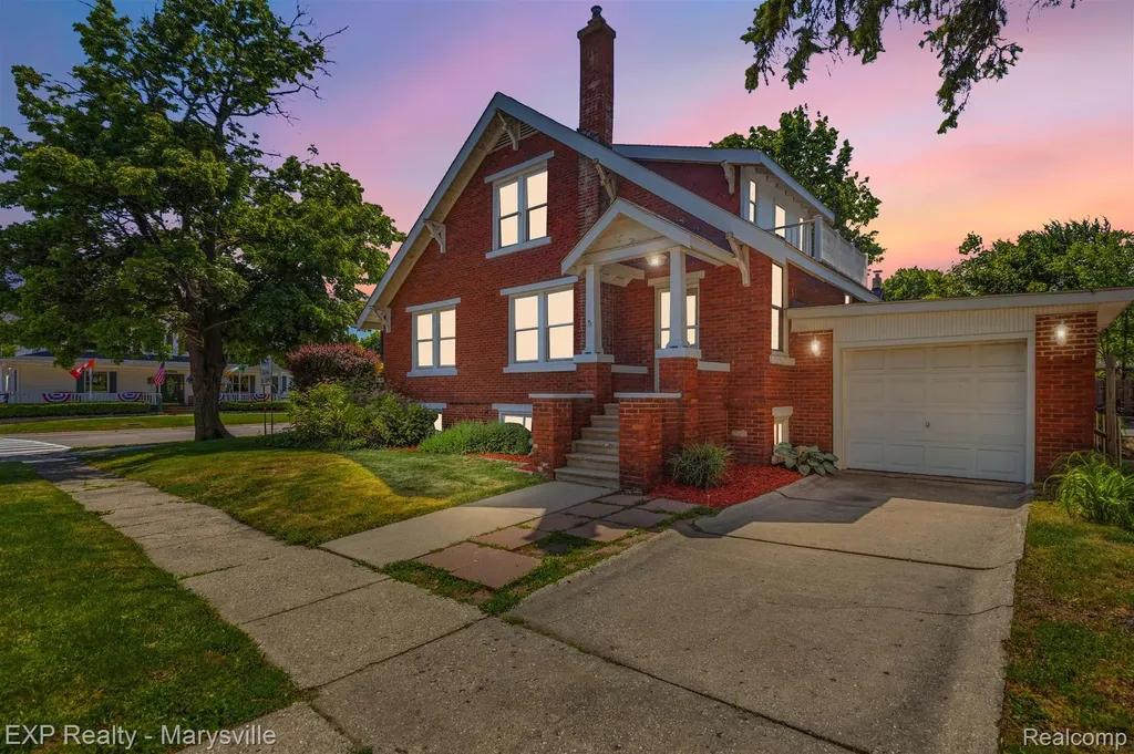 504 Clinton St. Clair City MI 48079