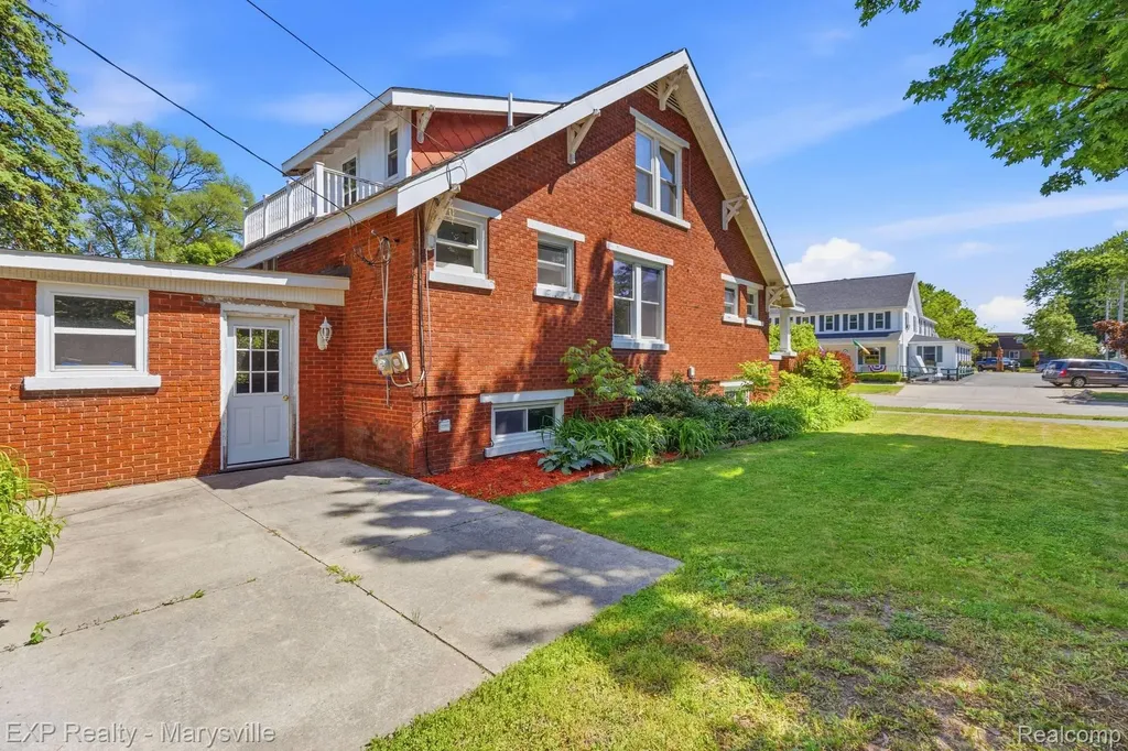 504 Clinton St. Clair City MI 48079